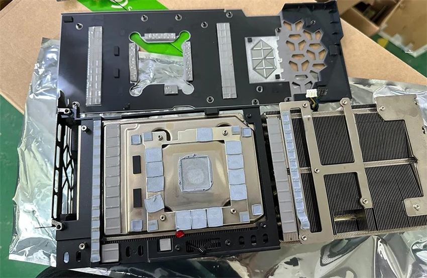 GPU esterno desktop per laptop - Rtx 4090 24Gb Graphics Card recensione e prezzo